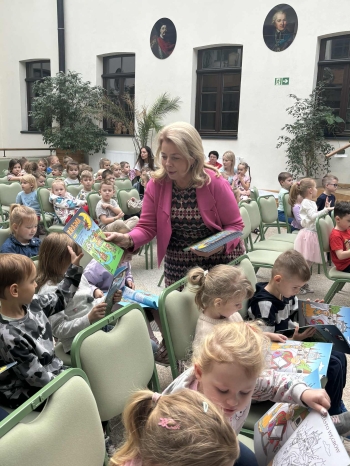 ba4df0b8-6105-49f1-9474-f807f869fcc8