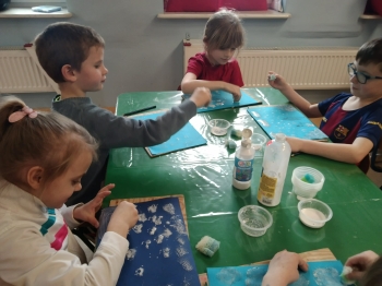 ab830e22-5923-4683-8988-da2c3a83c97c