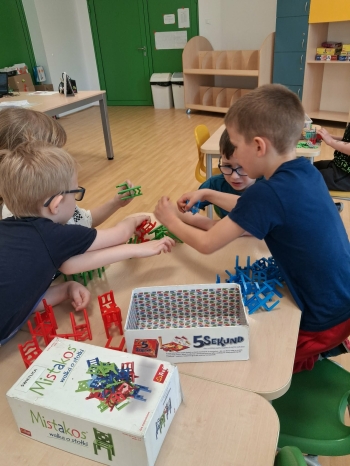 9979b598-cb47-4c02-8554-e697c1abe435