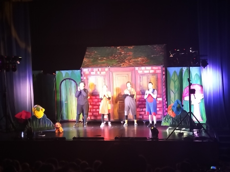 Teatrzyk: Feliks mądra mrówka.
